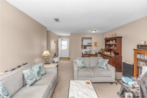 Condo in DeLand, Florida, 2 bedrooms  № 1850271 - photo 8