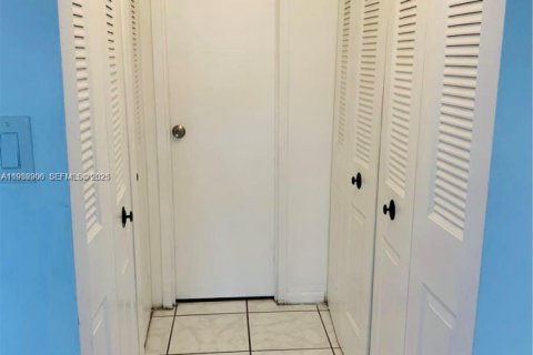 Apartment in Hollywood, Florida 2 bedrooms, 82.13 sq.m. № 2152462 - photo 12