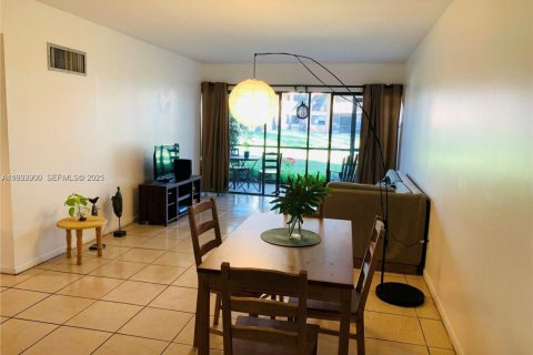 Apartment in Hollywood, Florida 2 bedrooms, 82.13 sq.m. № 2152462 - photo 2