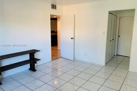 Apartment in Hollywood, Florida 2 bedrooms, 82.13 sq.m. № 2152462 - photo 14