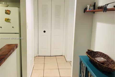 Apartment in Hollywood, Florida 2 bedrooms, 82.13 sq.m. № 2152462 - photo 9