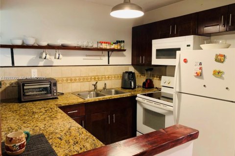 Apartment in Hollywood, Florida 2 bedrooms, 82.13 sq.m. № 2152462 - photo 8