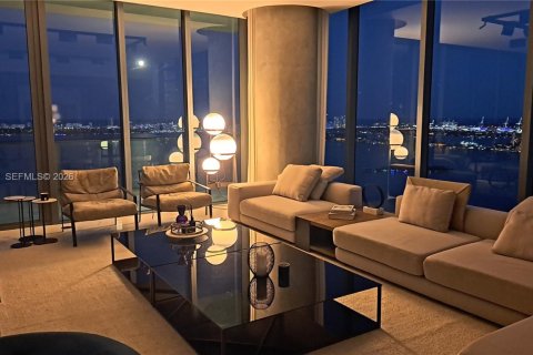 Condo in Miami, Florida, 6 bedrooms  № 2248815 - photo 19