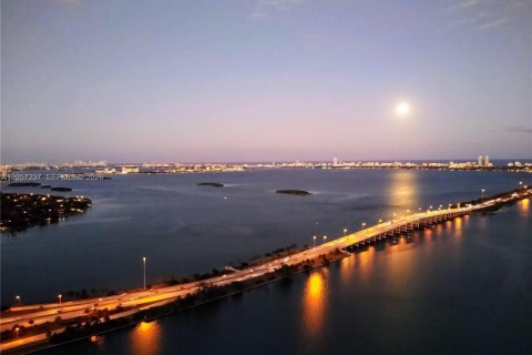 Condo in Miami, Florida, 6 bedrooms  № 2248815 - photo 24