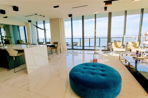 Condo in Miami, Florida, 6 bedrooms  № 2248815 - photo 4