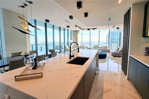 Condo in Miami, Florida, 6 bedrooms  № 2248815 - photo 18