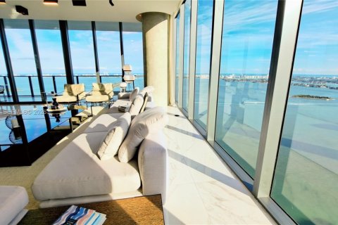 Condo in Miami, Florida, 6 bedrooms  № 2248815 - photo 5
