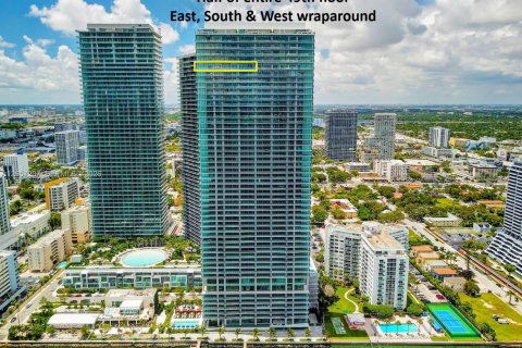 Condo in Miami, Florida, 6 bedrooms  № 2248815