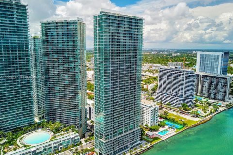 Condo in Miami, Florida, 6 bedrooms  № 2248815 - photo 2