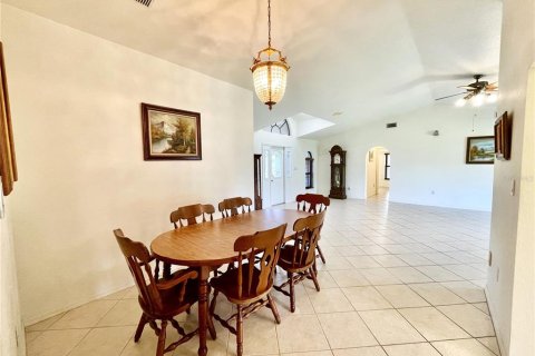House in Punta Gorda, Florida 3 bedrooms, 196.21 sq.m. № 1837821 - photo 17