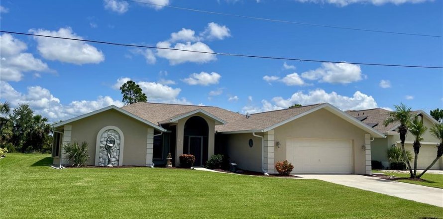 House in Punta Gorda, Florida 3 bedrooms, 196.21 sq.m. № 1837821