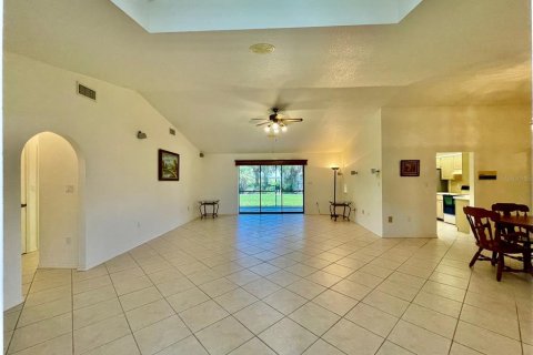 House in Punta Gorda, Florida 3 bedrooms, 196.21 sq.m. № 1837821 - photo 7