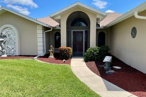 House in Punta Gorda, Florida 3 bedrooms, 196.21 sq.m. № 1837821 - photo 2