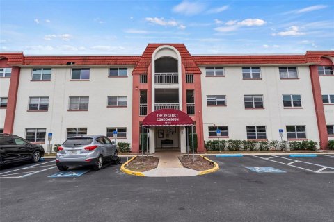 Condominio en venta en Saint Petersburg, Florida, 1 dormitorio, 56.67 m2 № 2104205 - foto 2