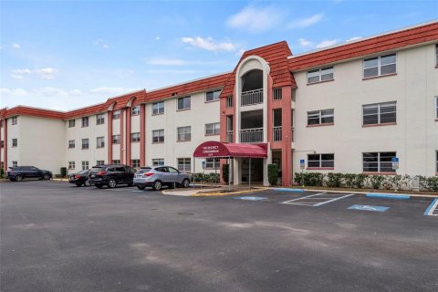 Condominio en Saint Petersburg, Florida, 1 dormitorio № 2104205