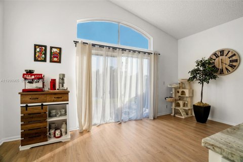 Купить виллу или дом в Лейк-Уорт, Флорида 3 спальни, 171.78м2, № 1996877 - фото 12