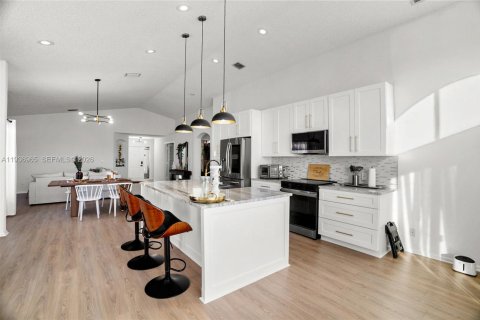 Купить виллу или дом в Лейк-Уорт, Флорида 3 спальни, 171.78м2, № 1996877 - фото 11