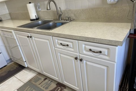 Снять в аренду кондоминиум в Делрей-Бич, Флорида 2 спальни, 106.65м2, № 1945085 - фото 3