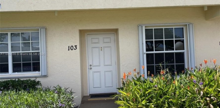 Кондоминиум с 2 спальнями в Делрей-Бич, Флорида № 1945085