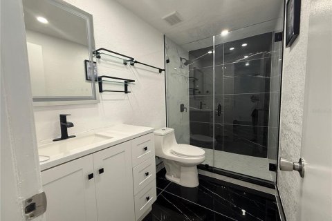 House in Tampa, Florida 4 bedrooms, 185.15 sq.m. № 1828401 - photo 14