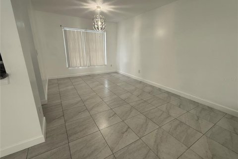 House in Tampa, Florida 4 bedrooms, 185.15 sq.m. № 1828401 - photo 4