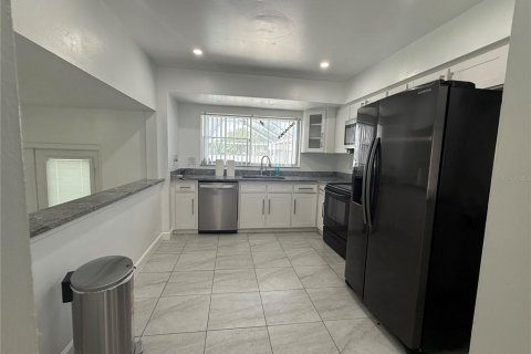 House in Tampa, Florida 4 bedrooms, 185.15 sq.m. № 1828401 - photo 25
