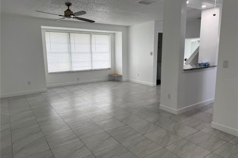 House in Tampa, Florida 4 bedrooms, 185.15 sq.m. № 1828401 - photo 10