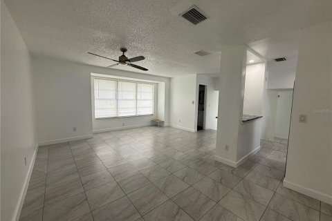 House in Tampa, Florida 4 bedrooms, 185.15 sq.m. № 1828401 - photo 8