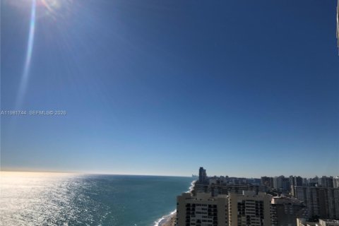 Condo in Hallandale Beach, Florida, 3 bedrooms  № 2052943 - photo 20