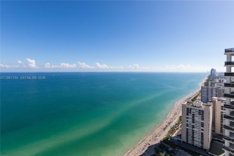 Condo in Hallandale Beach, Florida, 3 bedrooms  № 2052943 - photo 26