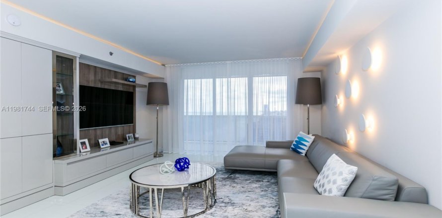 Condo in Hallandale Beach, Florida, 3 bedrooms  № 2052943