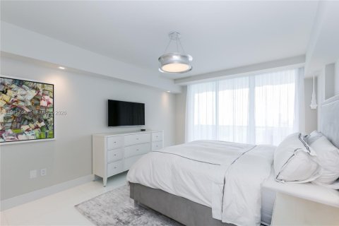 Condo in Hallandale Beach, Florida, 3 bedrooms  № 2052943 - photo 10