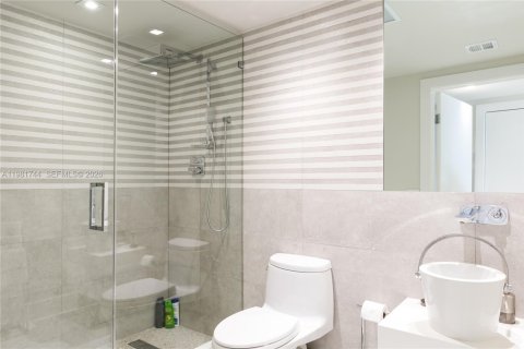 Condo in Hallandale Beach, Florida, 3 bedrooms  № 2052943 - photo 18