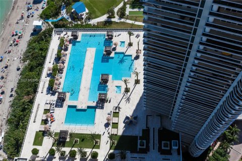 Condo in Hallandale Beach, Florida, 3 bedrooms  № 2052943 - photo 30