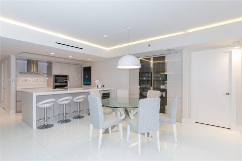 Condo in Hallandale Beach, Florida, 3 bedrooms  № 2052943 - photo 6