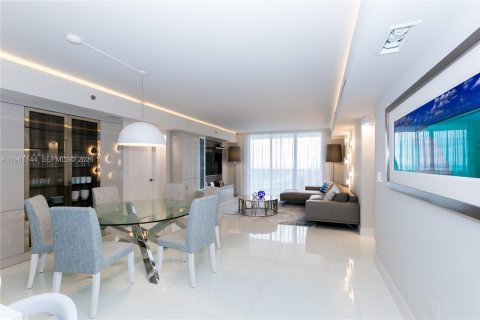 Condo in Hallandale Beach, Florida, 3 bedrooms  № 2052943 - photo 5