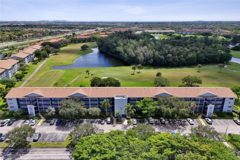 Condo in Plantation, Florida, 2 bedrooms  № 1941461 - photo 28