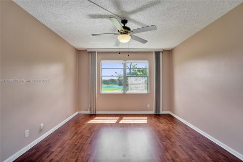Condo in Plantation, Florida, 2 bedrooms  № 1941461 - photo 9