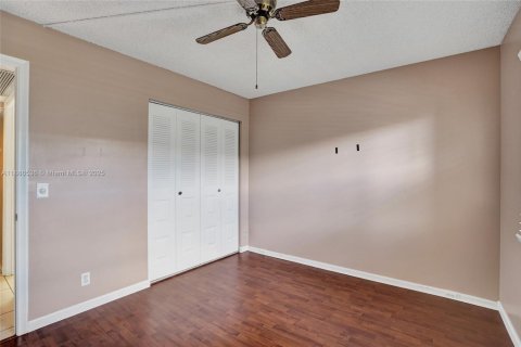 Condo in Plantation, Florida, 2 bedrooms  № 1941461 - photo 24