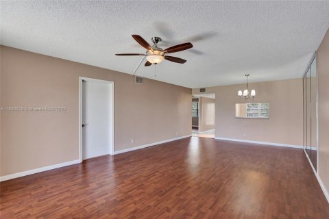 Condo in Plantation, Florida, 2 bedrooms  № 1941461 - photo 7