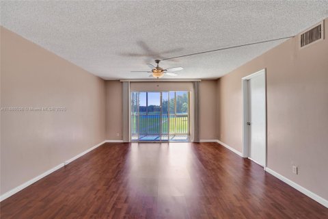 Condo in Plantation, Florida, 2 bedrooms  № 1941461 - photo 1