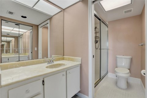 Condo in Plantation, Florida, 2 bedrooms  № 1941461 - photo 12