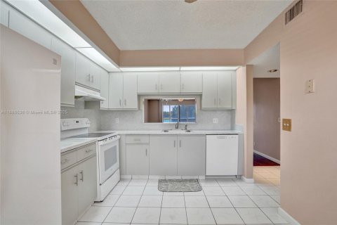 Condo in Plantation, Florida, 2 bedrooms  № 1941461 - photo 18