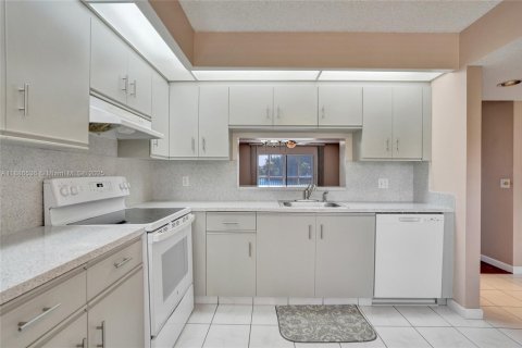 Condo in Plantation, Florida, 2 bedrooms  № 1941461 - photo 20
