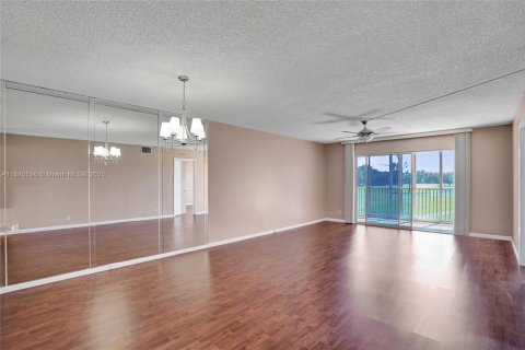Condo in Plantation, Florida, 2 bedrooms  № 1941461 - photo 4