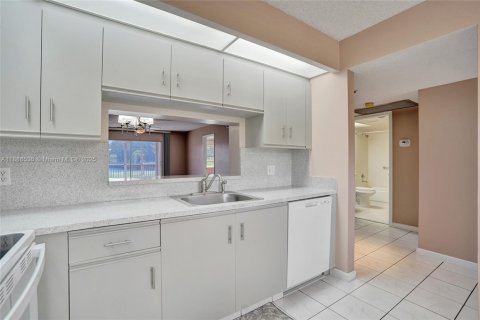 Condo in Plantation, Florida, 2 bedrooms  № 1941461 - photo 19