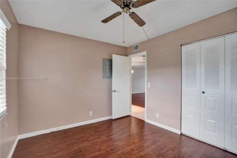 Condo in Plantation, Florida, 2 bedrooms  № 1941461 - photo 25