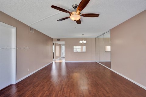 Condo in Plantation, Florida, 2 bedrooms  № 1941461 - photo 8