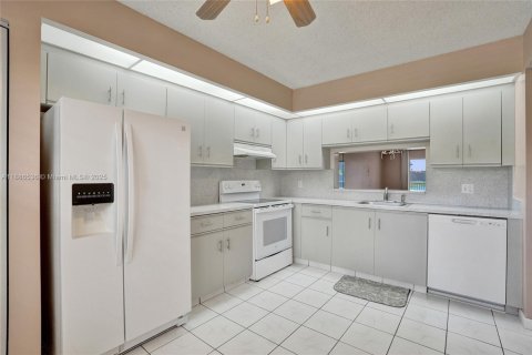 Condo in Plantation, Florida, 2 bedrooms  № 1941461 - photo 17
