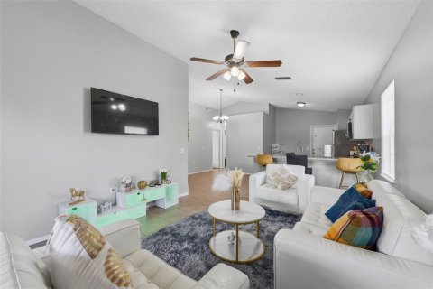 House in Orlando, Florida 3 bedrooms, 93.74 sq.m. № 2207330 - photo 11